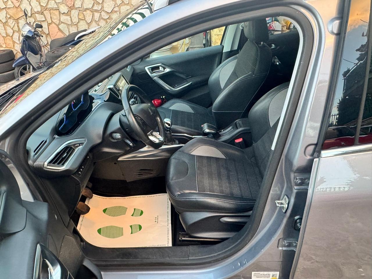 Peugeot 2008 1.6 e-HDi 115 CV Stop&Start Féline