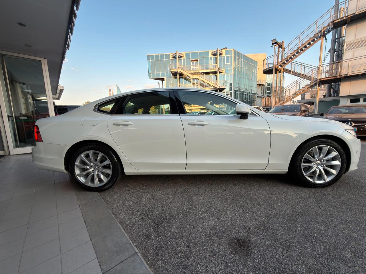 Volvo S90 D5 AWD Geartronic Momentum