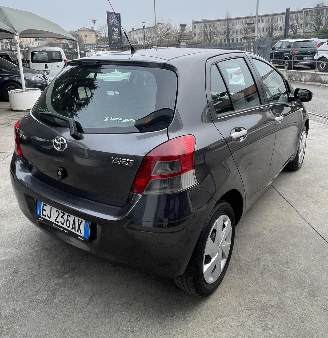 Toyota Yaris 1.0 5 porte