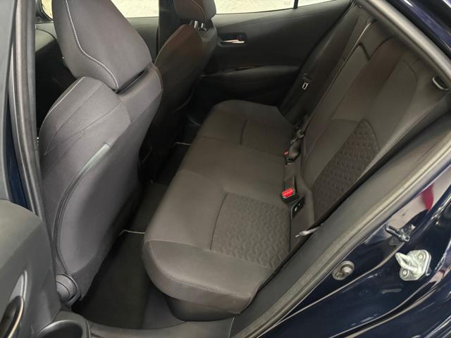 TOYOTA Corolla 1.8 Hybrid Business