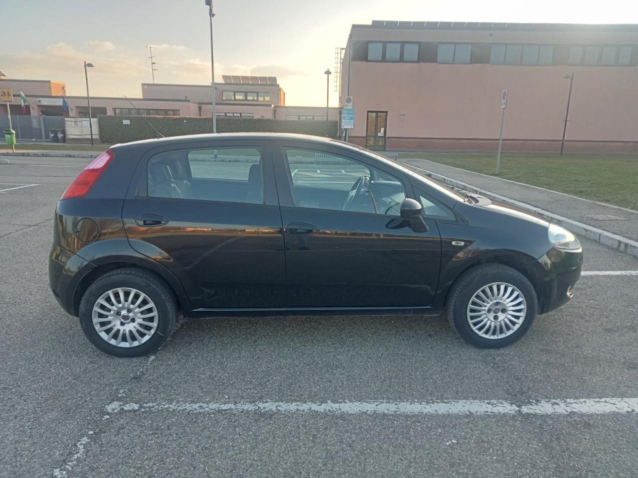 Fiat Grande Punto 1.4 - 5 porte Natural Power OK Neopatentati