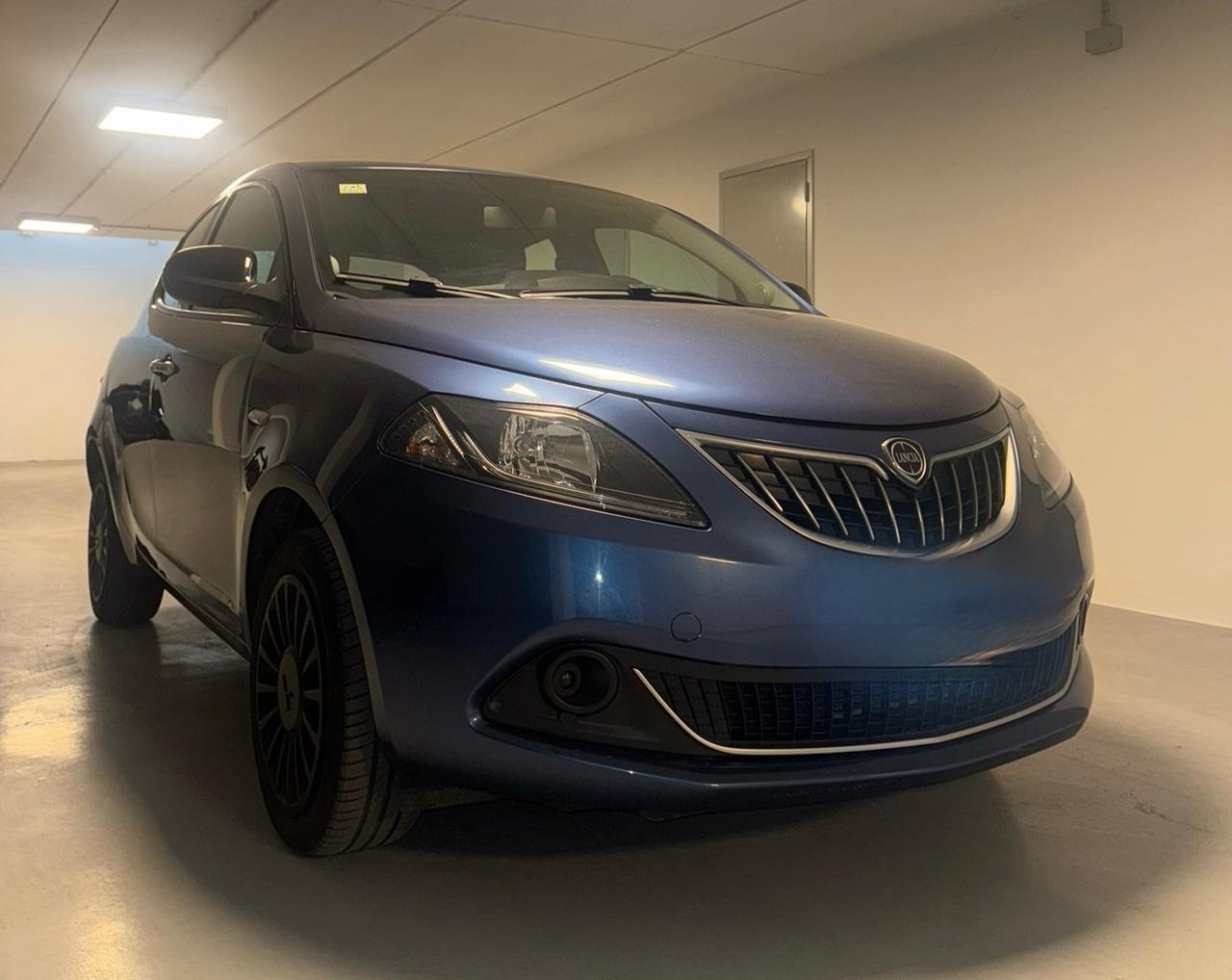 Lancia Ypsilon 1.0 FireFly 5 porte S&S Hybrid Silver