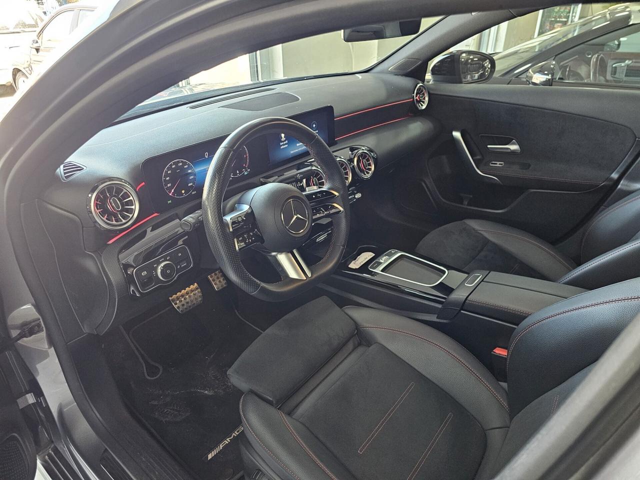 NUOVA MERCEDES-BENZ CLASSE A180d AMG LINE PREMIUM 2.0d 116CV CAMBIO AUTOMATIC