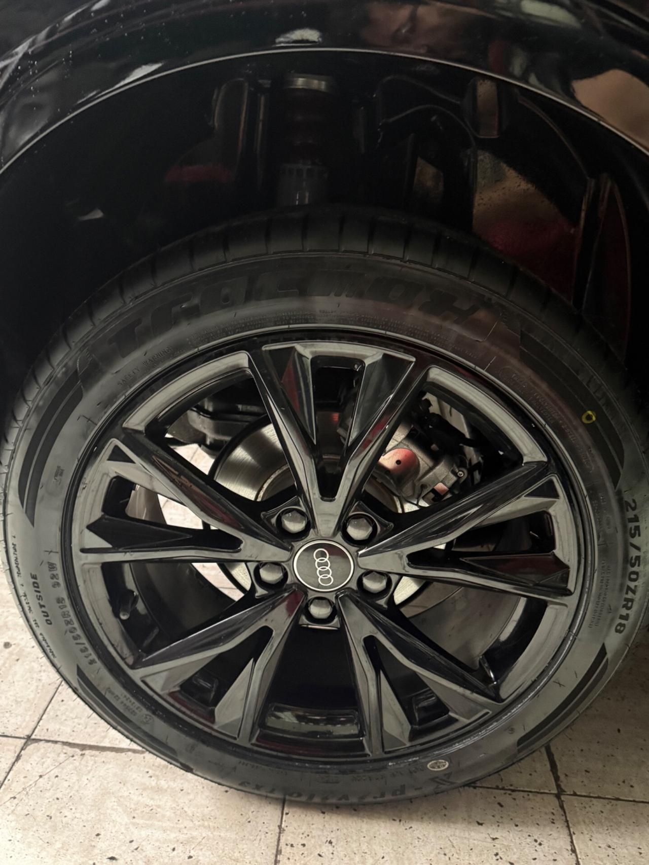 Audi Q2 30 TDI S tronic identity BLACK