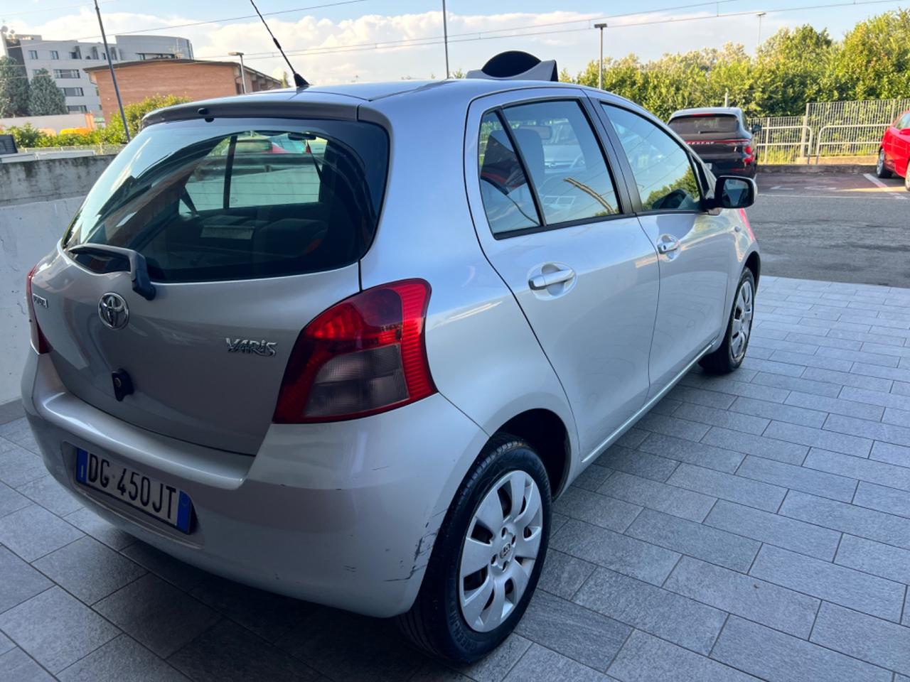 Toyota Yaris 1.0 5 porte Sol