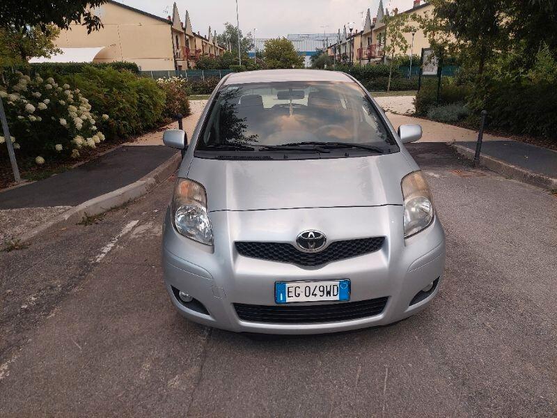 Toyota Yaris 1.0 5P euro5 gomme frizione nuove ok areaB/C