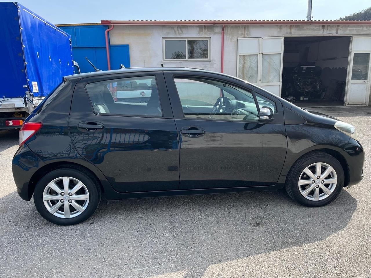 Toyota yaris 5P-1.0 benz-98000km-Full-2012