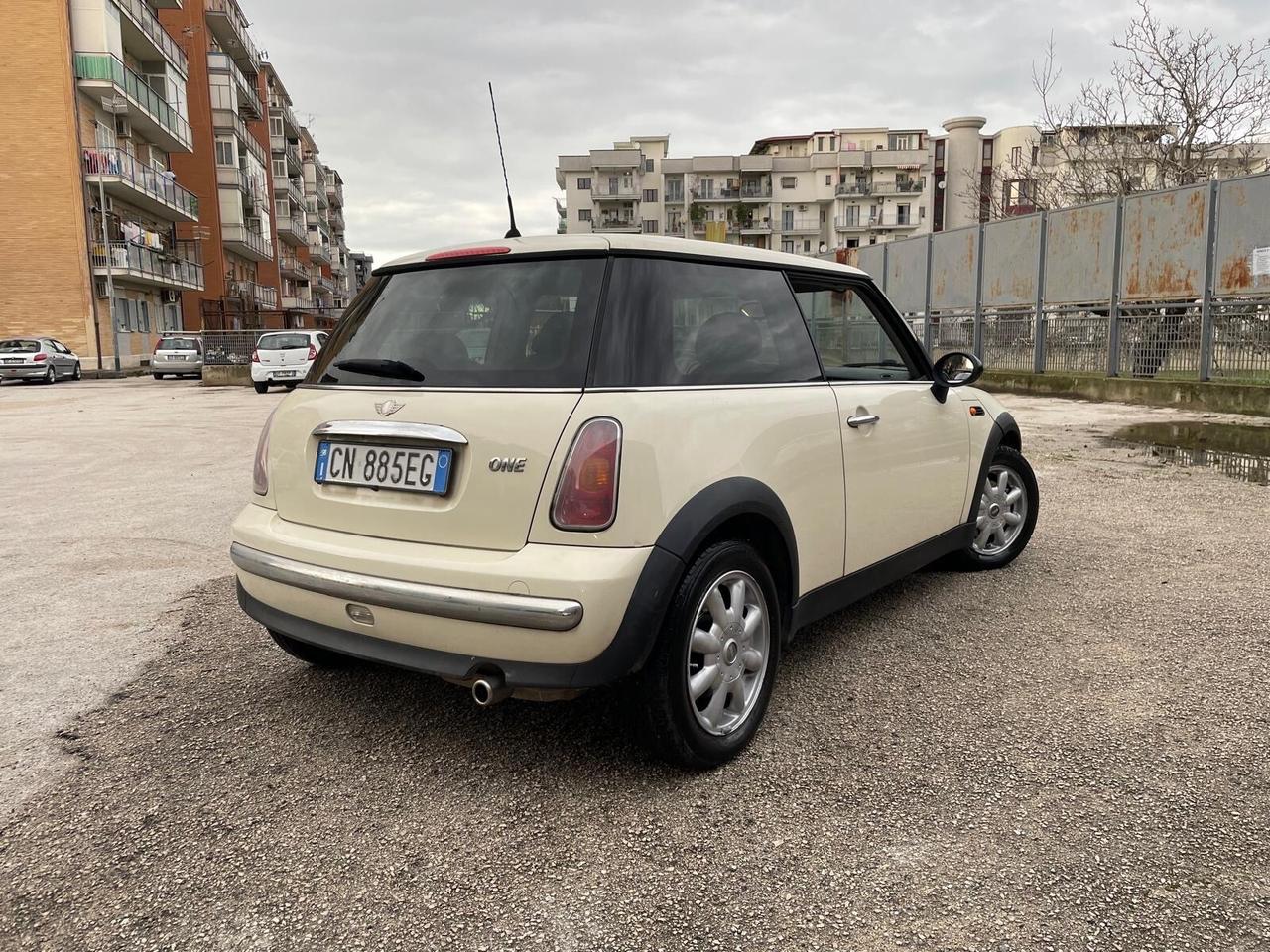 Mini Cooper One 1.6benz Full Soli100milaKM