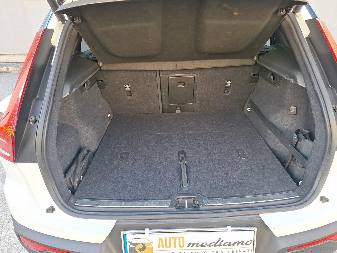 VOLVO XC40 D4 AWD R-design TETTO TAGLIANDI VOLVO UFF 360