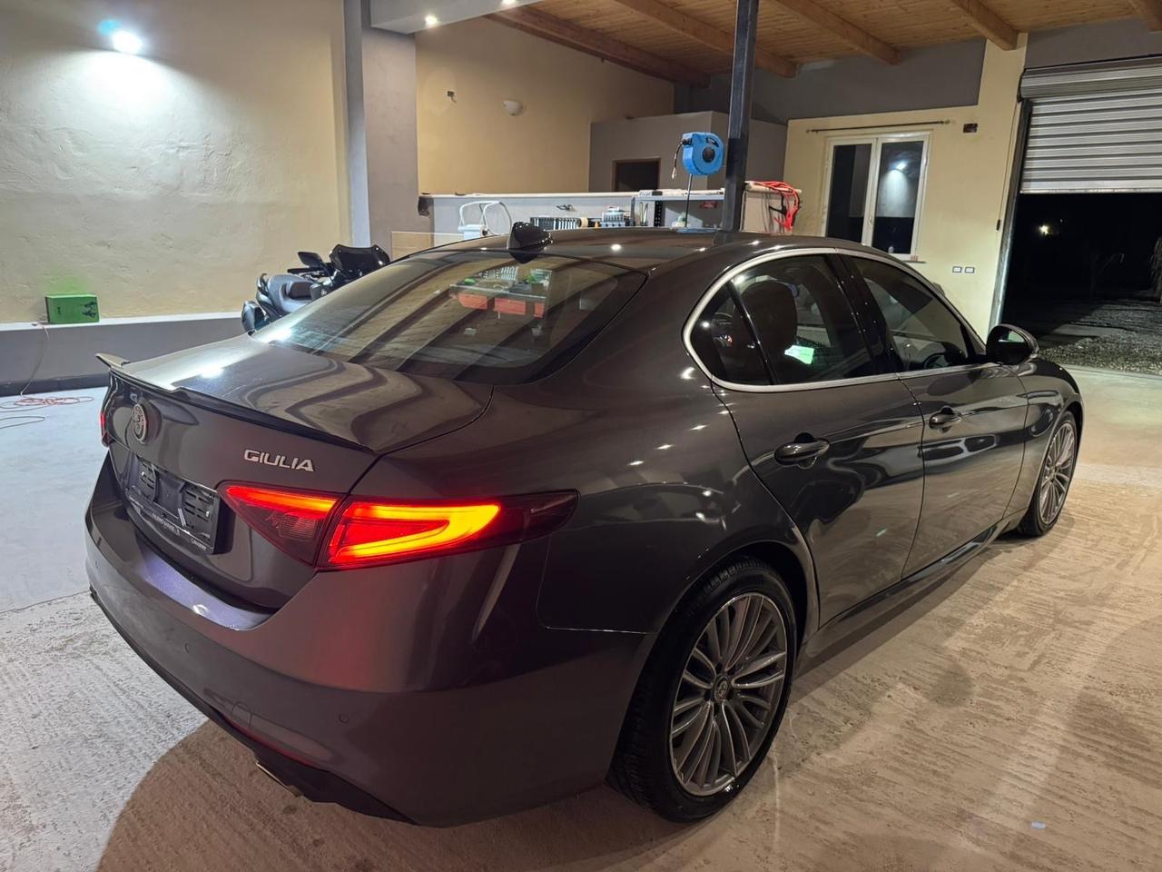 Alfa Giulia 180cv AT8