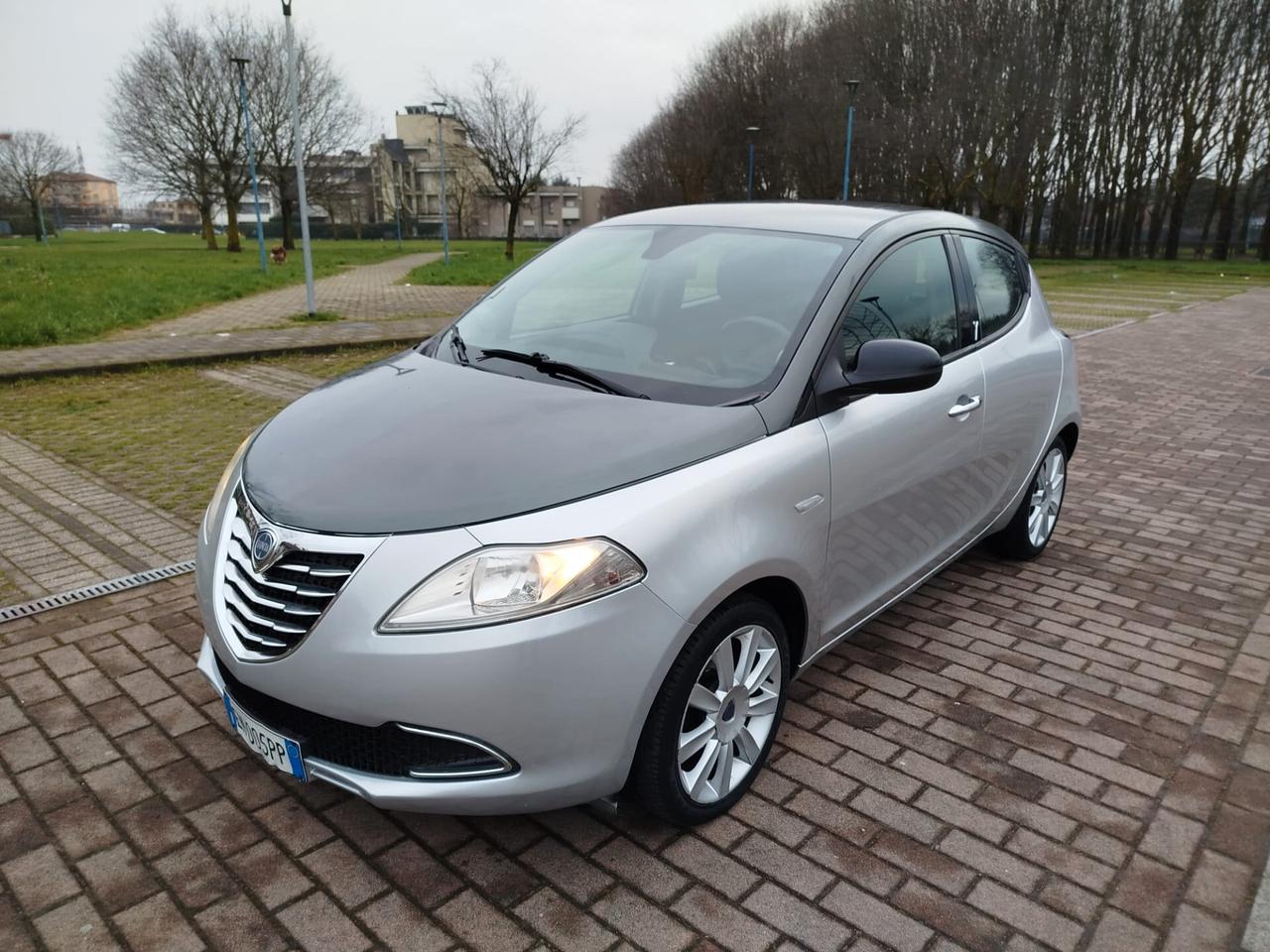 Lancia Ypsilon 1.2 69 CV Unyca