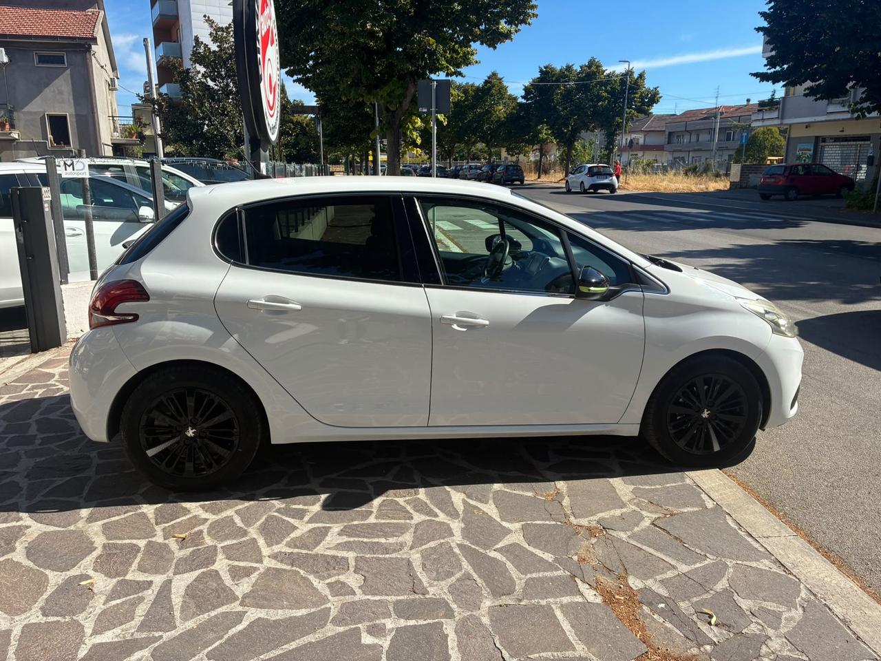 Peugeot 208 PureTech 82 5 porte Allure