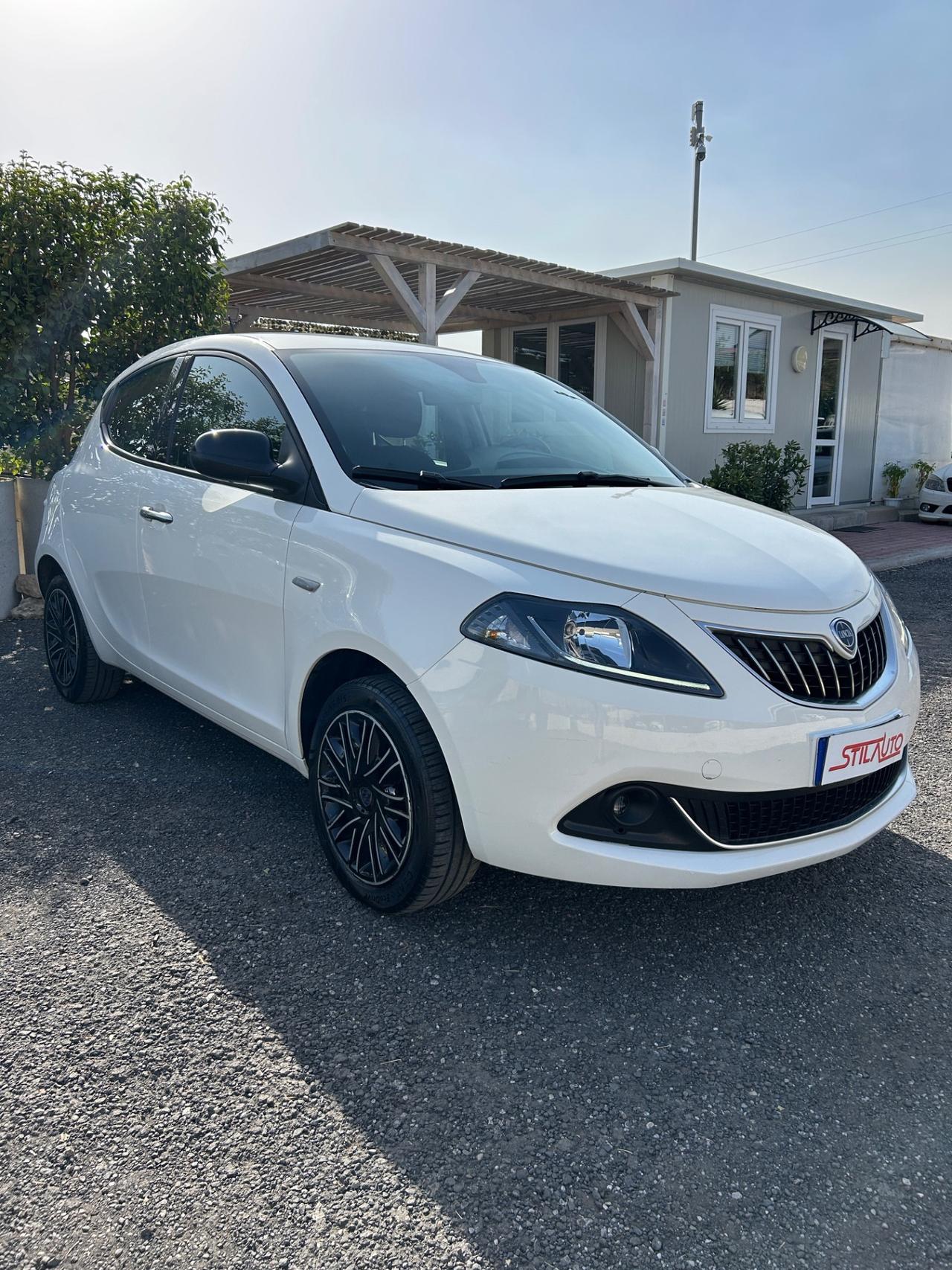 Lancia Ypsilon 1.0 FireFly 5 porte S&S Hybrid Ecochic Gold