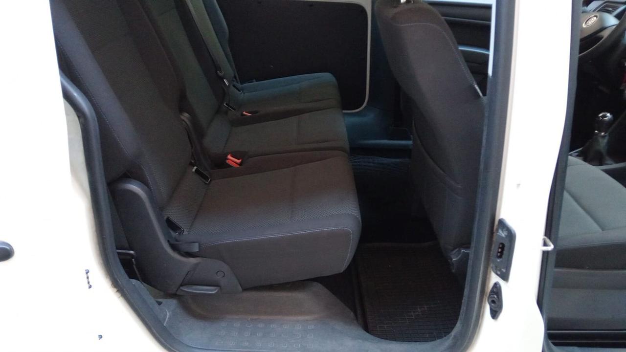 Volkswagen Caddy Pianale ribassato con rampa disabili in carrozzina