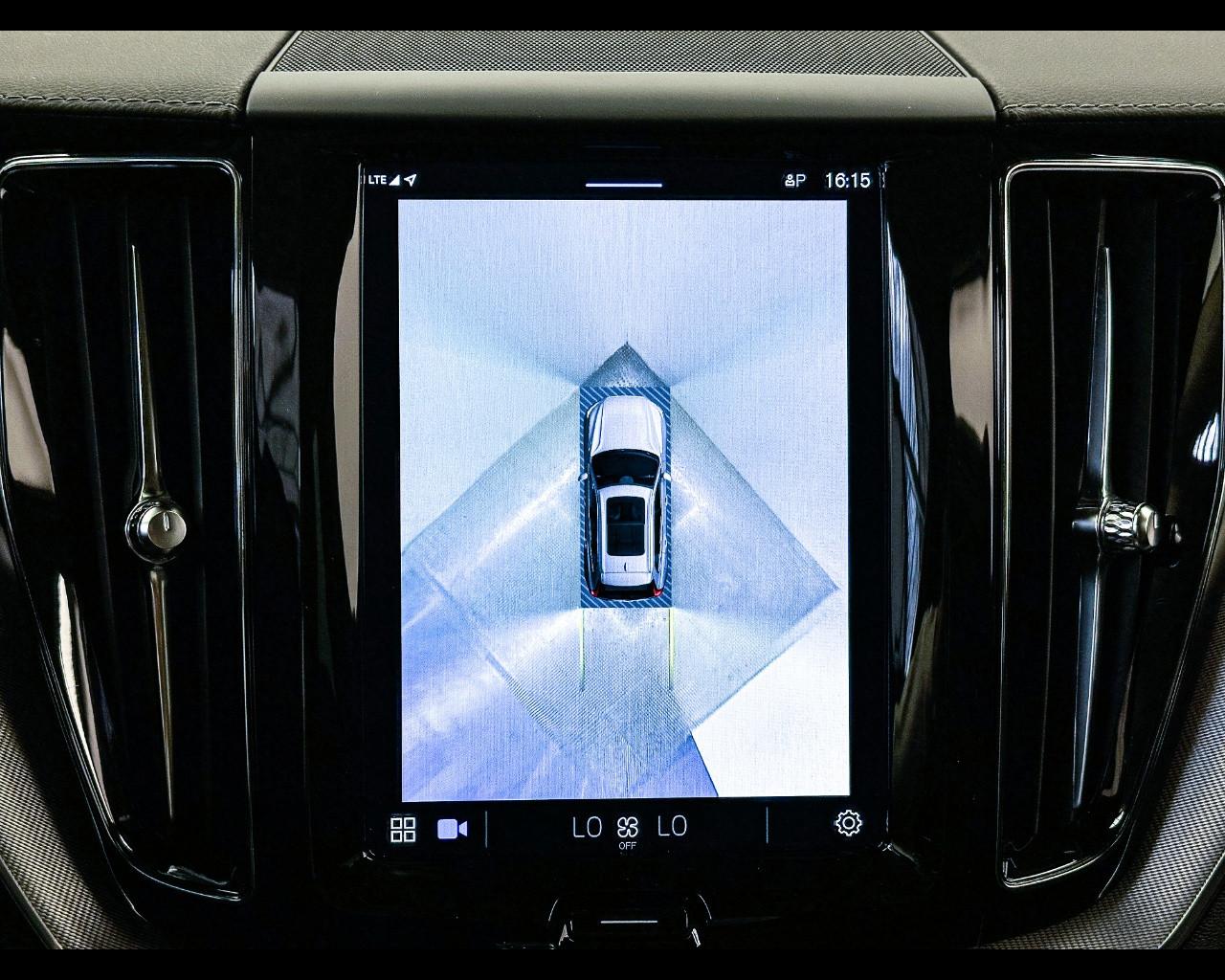 VOLVO XC60 (2017--->) - XC60 B4 (d) AWD Geartronic Inscription