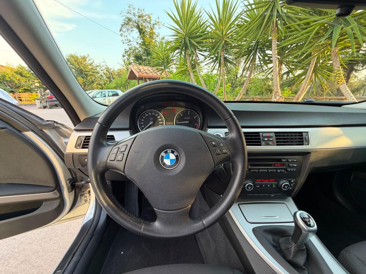 BMW - Serie 3 Touring - 320d Futura