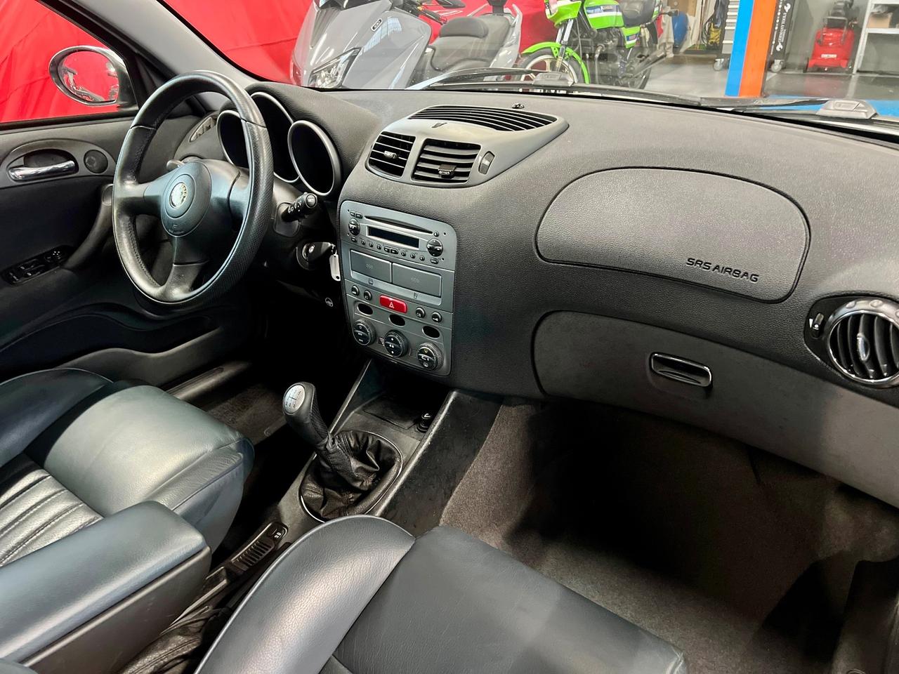 Alfa Romeo 147 1.6 16V Twin Spark Distinctive 5p