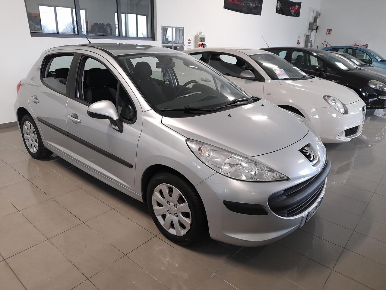 Peugeot 207 1.4 8V 75CV 5p. ONE Line