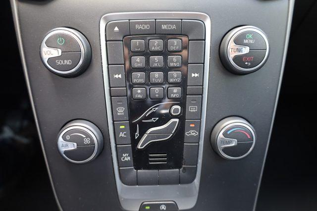 VOLVO V40 D2 2.0d UniPropietario Tagliandata per NEOPATENTAT