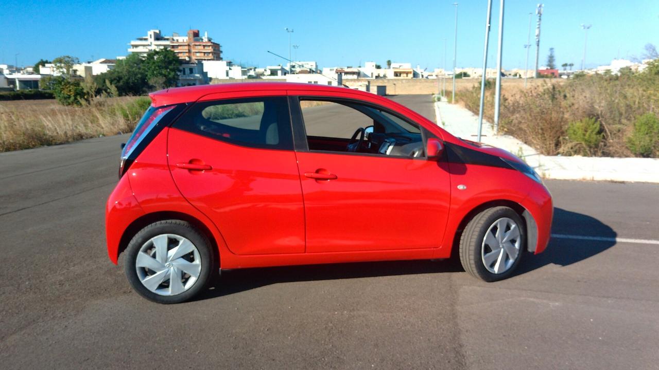 Toyota Aygo 1.0 VVT-i 69 CV 5 porte x-cool TSS