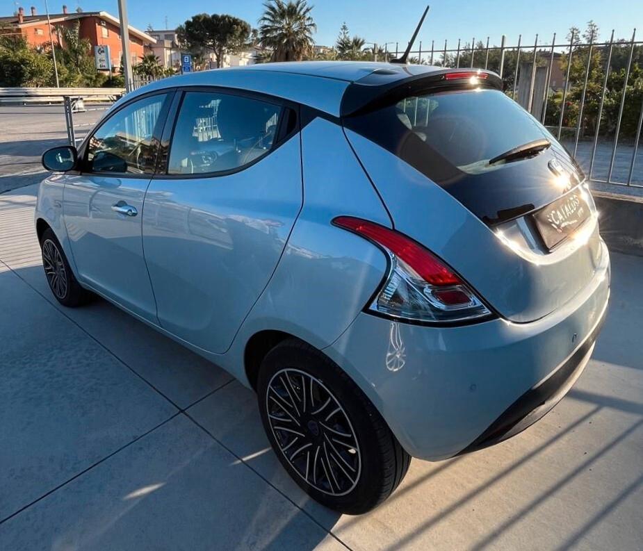 Lancia Ypsilon 1.0 FireFly 5 porte S&S Hybrid Gold