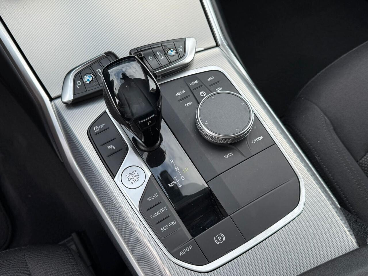 Bmw 318d 4p. mhev 48V Business Advantage