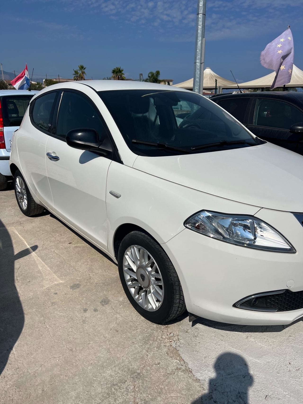 Lancia Ypsilon 1.2 69 CV 5 porte Platinum