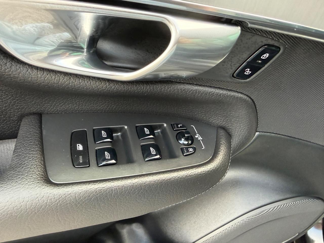Volvo XC 90 B5 AWD Geartronic 7 posti Momentum Pro