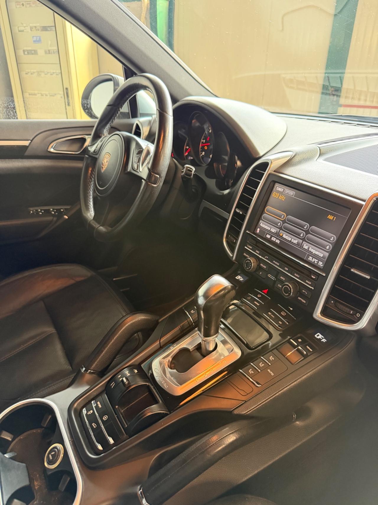 Porsche CAYENNE 3.0 V6 BOSE KMCERT UNICOPR