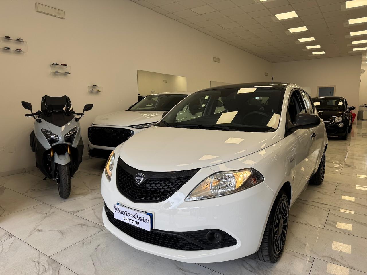 Lancia Ypsilon 1.0 FireFly 5 porte S&S Hybrid Ecochic Silver
