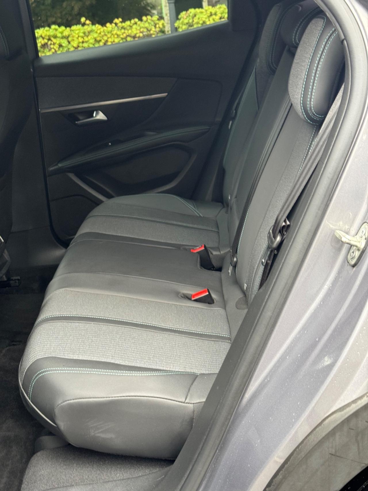 Peugeot 3008 BlueHDi 130 S&S EAT8 Active Pack