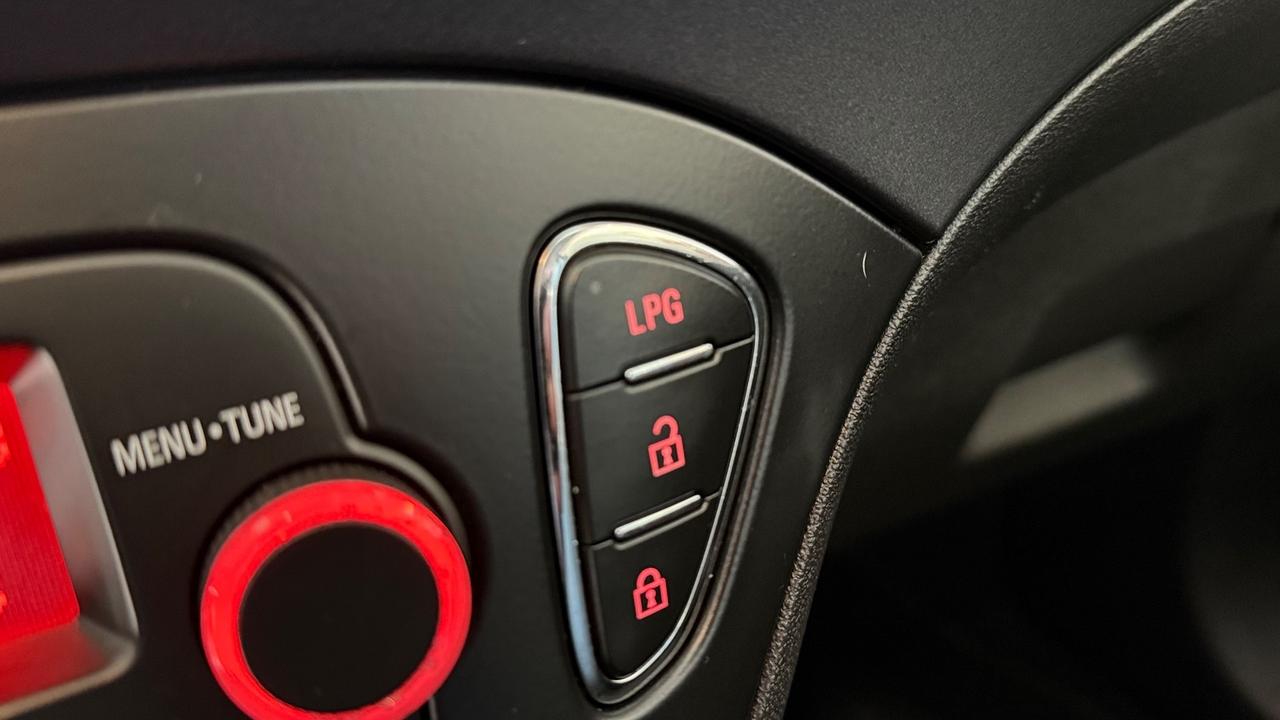 Opel Corsa 1.4 90CV GPL Tech Coupé 120 Anniversary