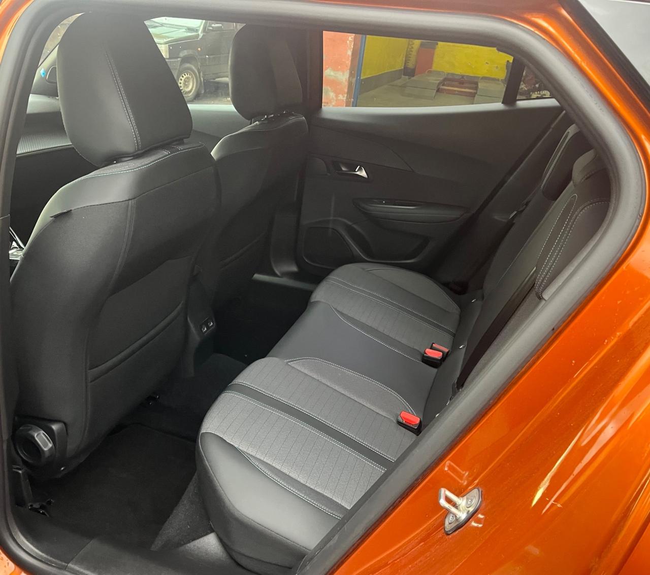 Peugeot 2008 BlueHDi 130 EAT8 Allure-Km101000-