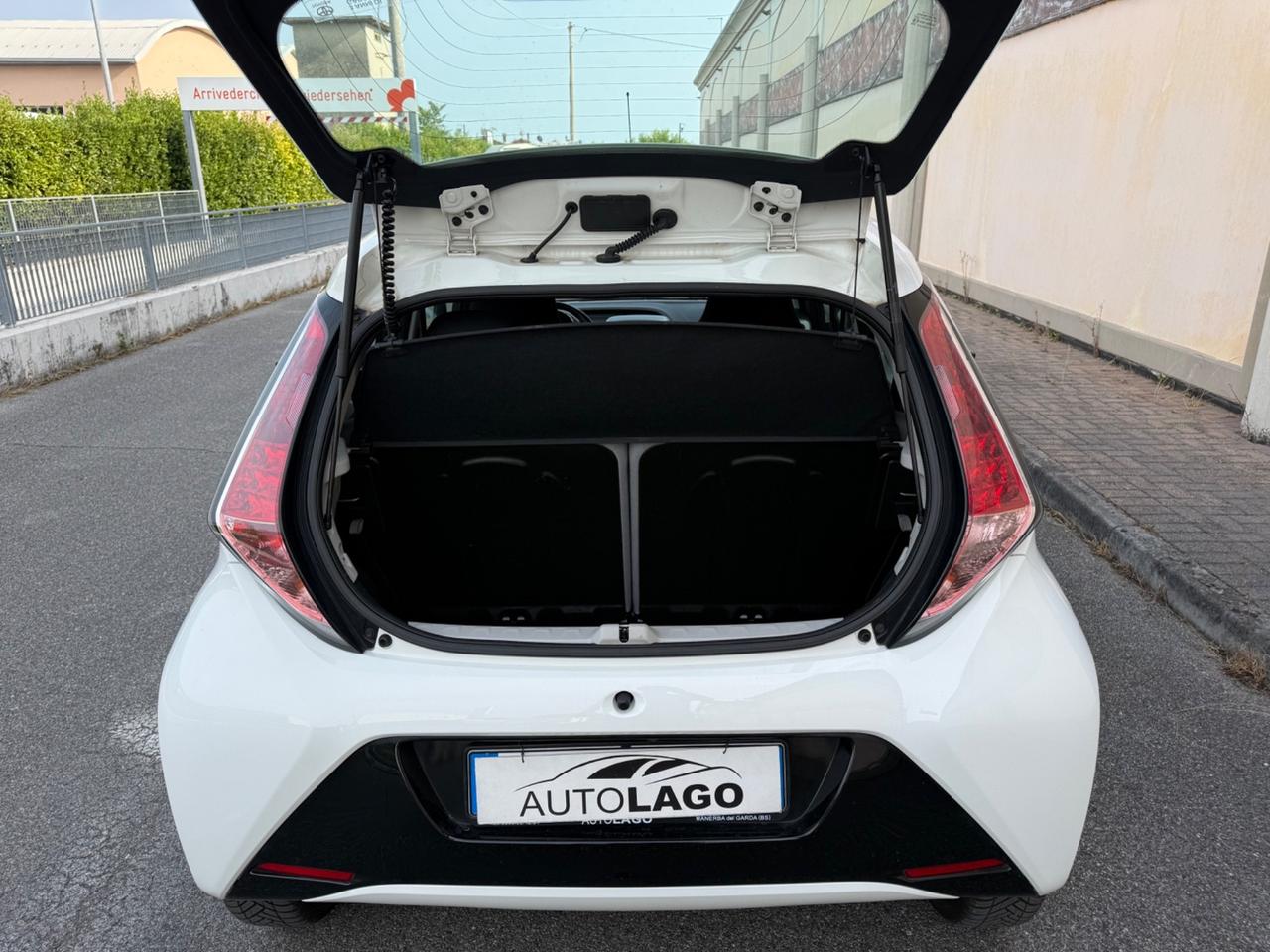 Toyota Aygo 1.0 VVT-i 69 CV 5 porte x-play