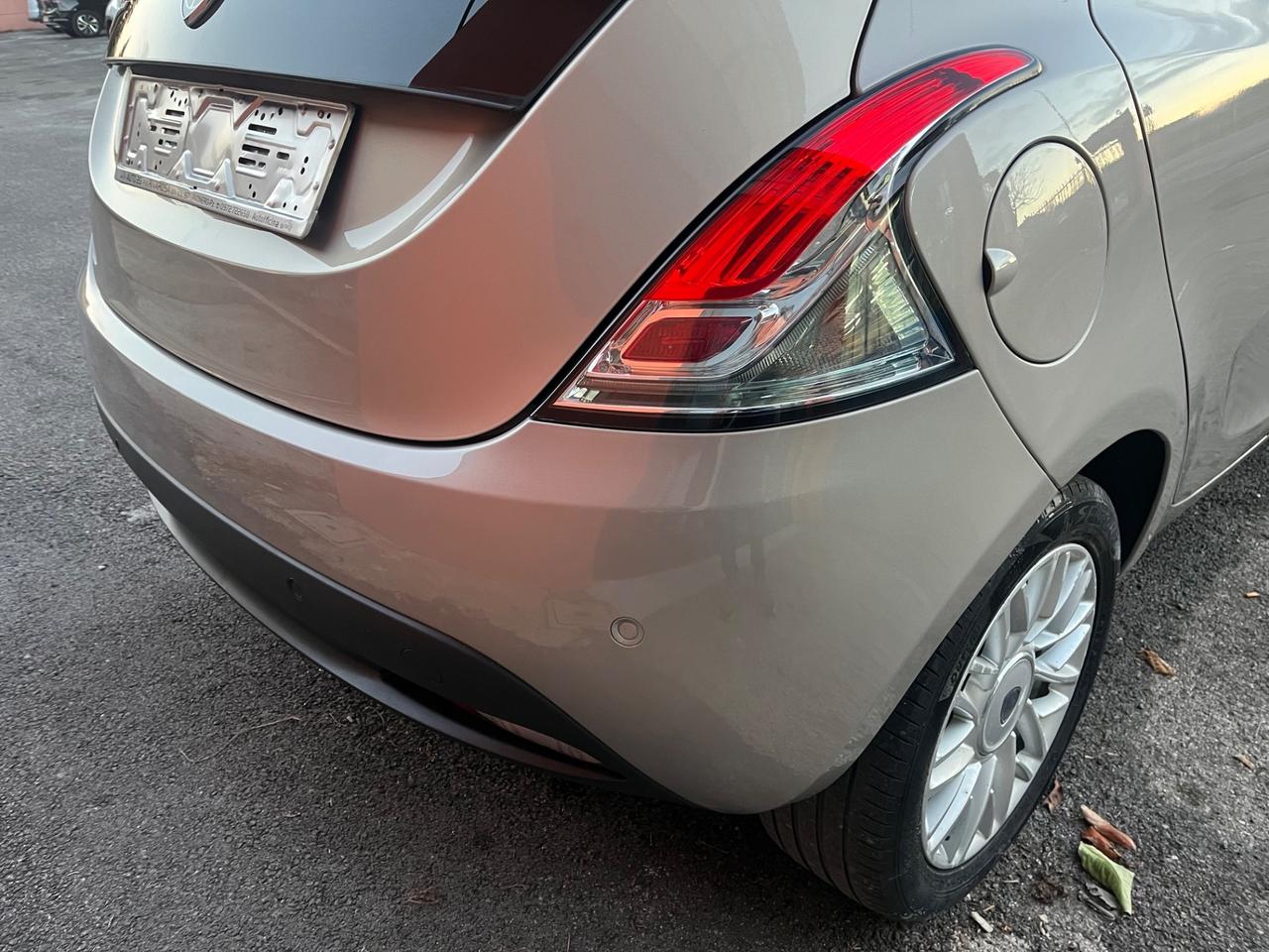 Lancia Ypsilon 1.2 69 CV 5 porte Gold-full-
