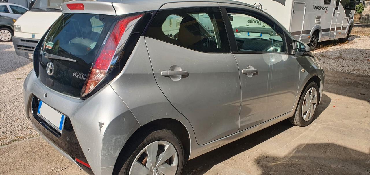 Toyota Aygo 1.0 VVT-i 69 CV 5 porte x-play
