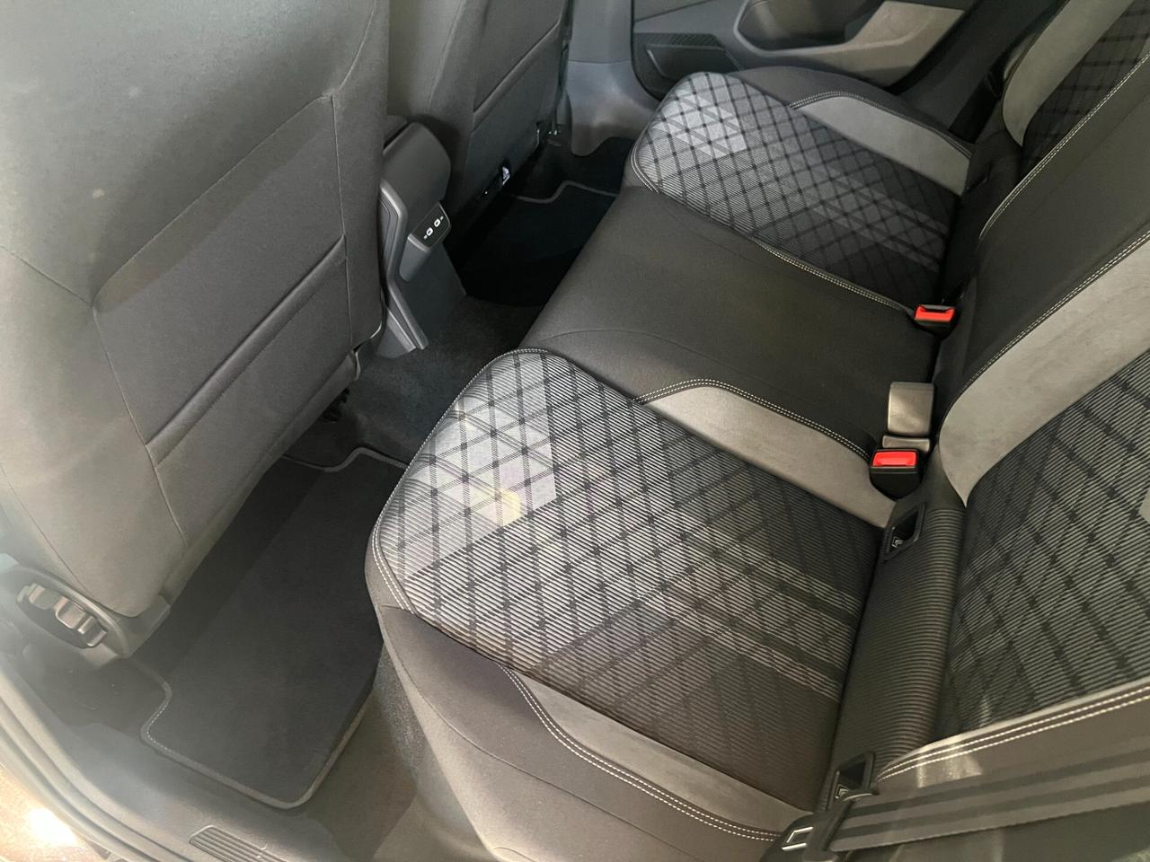 Volkswagen Polo 1.0 TSI 110 CV DSG R-Line OK NEOPATENTATI