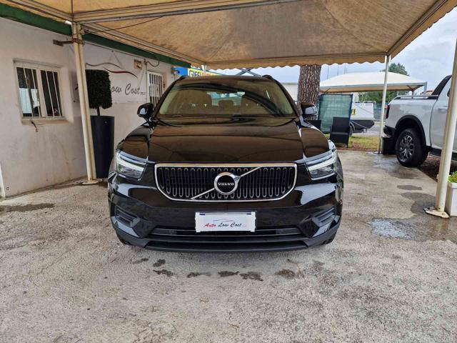 VOLVO XC40 T2 Momentum Core