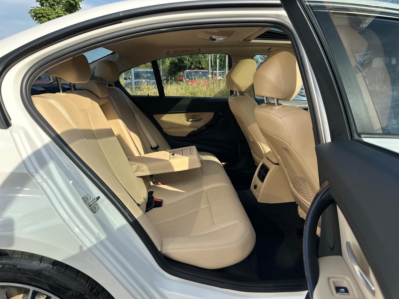 Bmw 320i berlina Business Advantage aut.