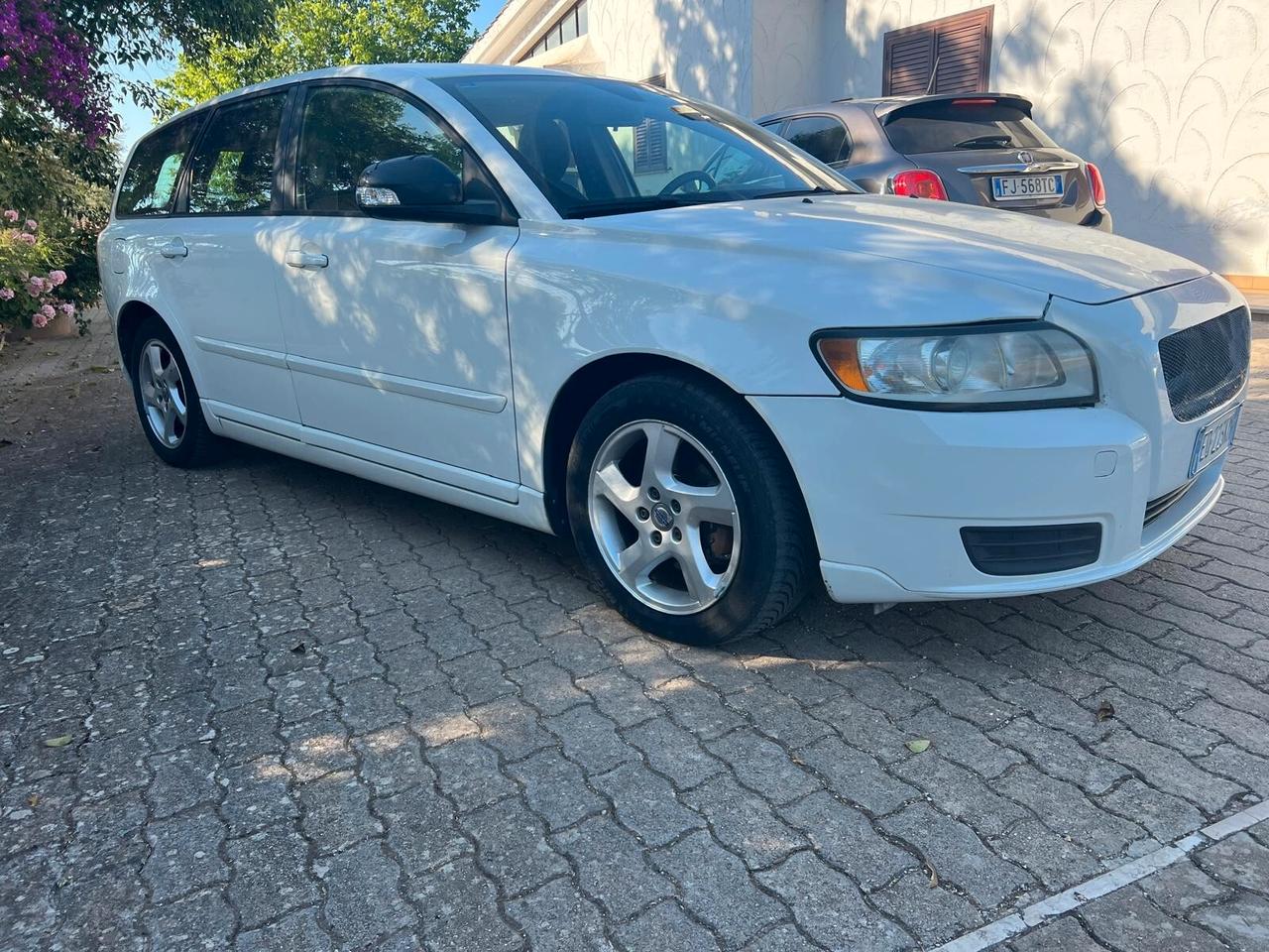 Volvo V50 D4 R-design