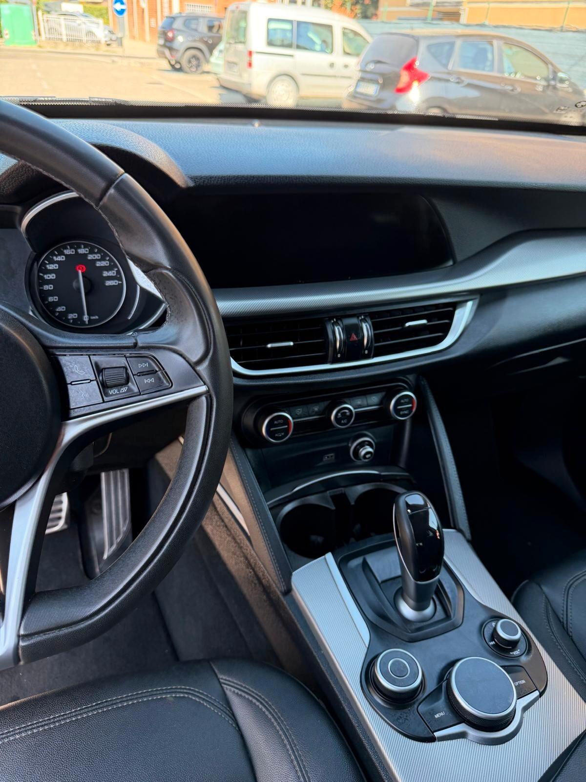 Alfa Romeo Stelvio 2.2 - PELLE - NAV. - 12 MESI DI GARANZIA -