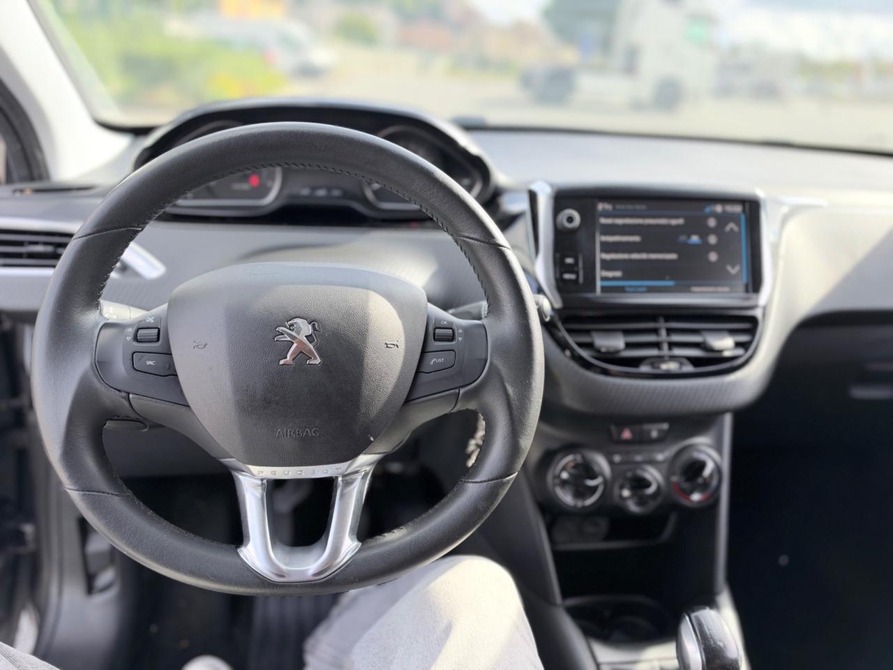 PEUGEOT 208 PURETECH 82CV SINGATURE GARANZIA 12 MESI