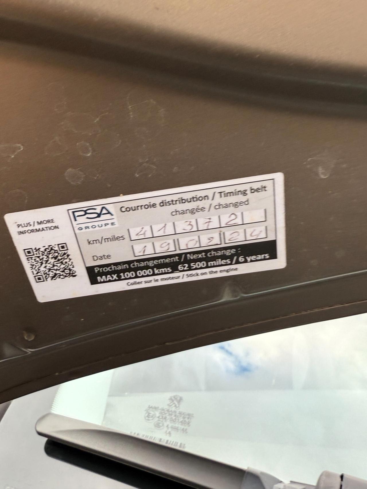 " SOLO 40.000 KM " Peugeot 2008 Benz. Allure