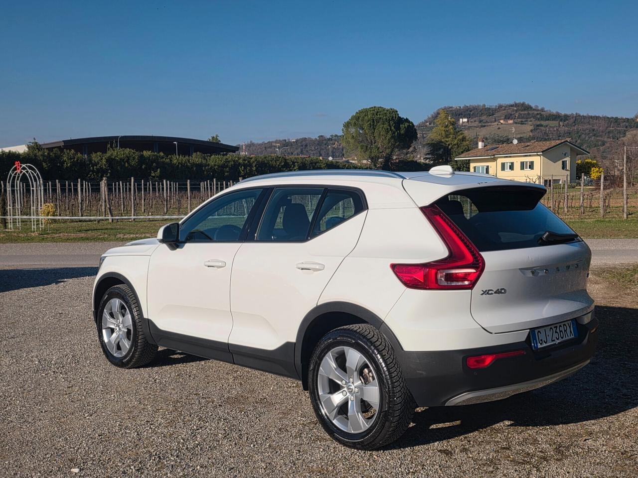 Volvo XC40 T2 Business FINANZIABILE