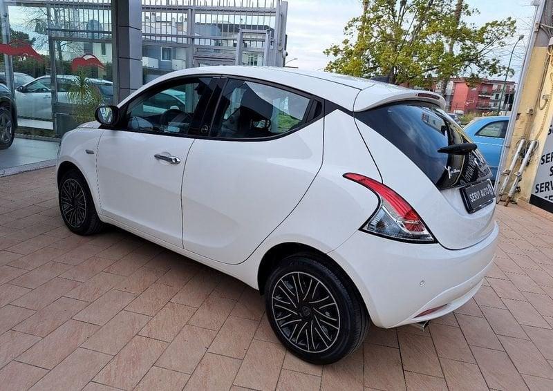 Lancia Ypsilon 1.0 FireFly 5 porte S&S Hybrid Gold