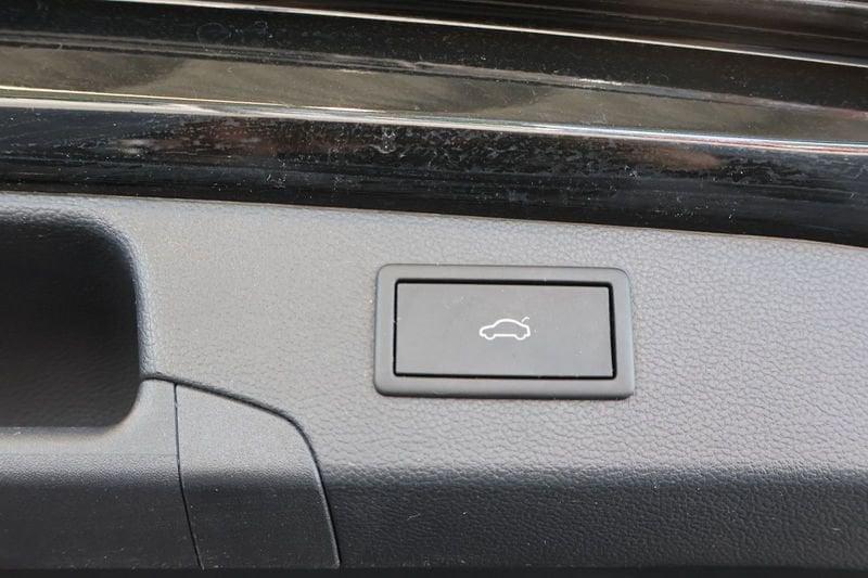Volkswagen Passat "2.0 TDI 150 CV SCR EVO DSG Elegance Matrix Led 18" Camera Cockpit