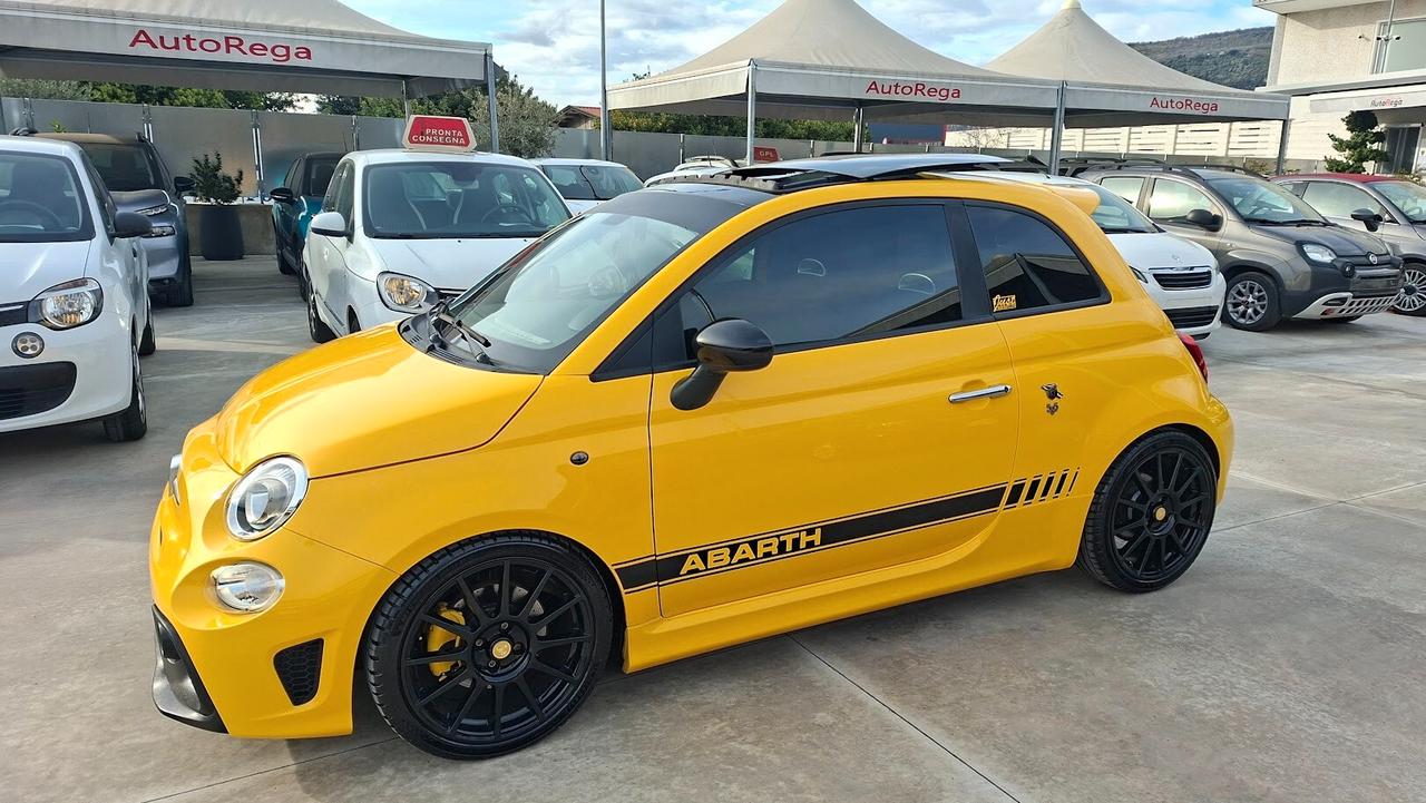 Abarth 595 1.4 Turbo T-Jet 165 CV con tetto apribile