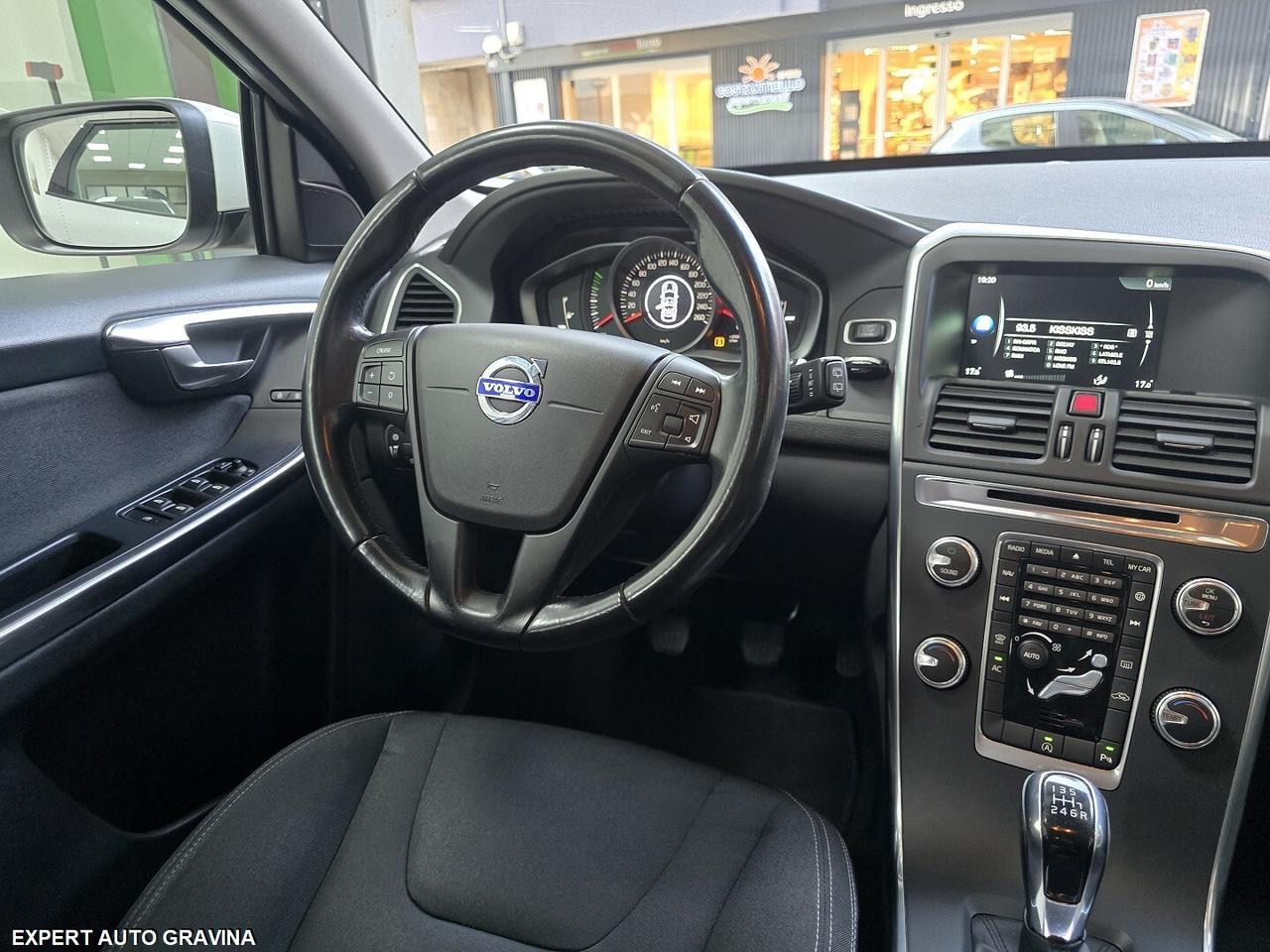 VOLVO XC60 2015 CAMBIO MANUALE 2.0 181cv PARI NUOV