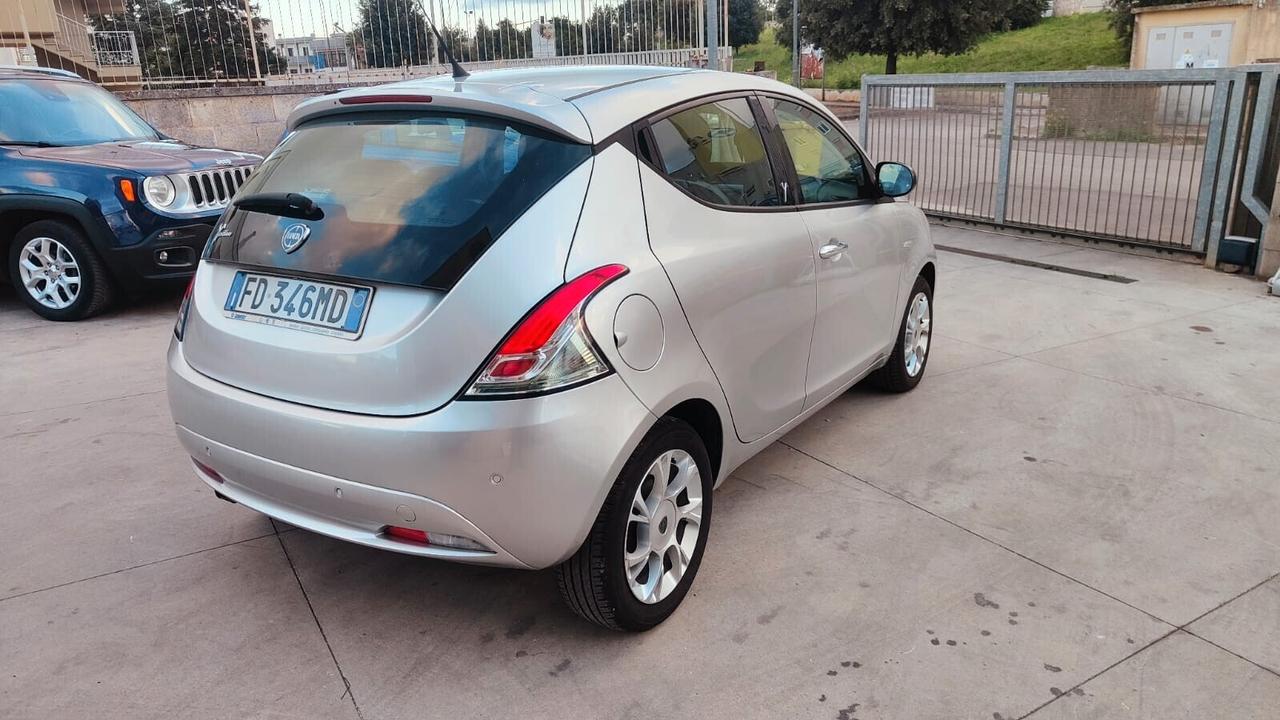 Lancia Ypsilon 1.2 69 CV 5 porte Platinum