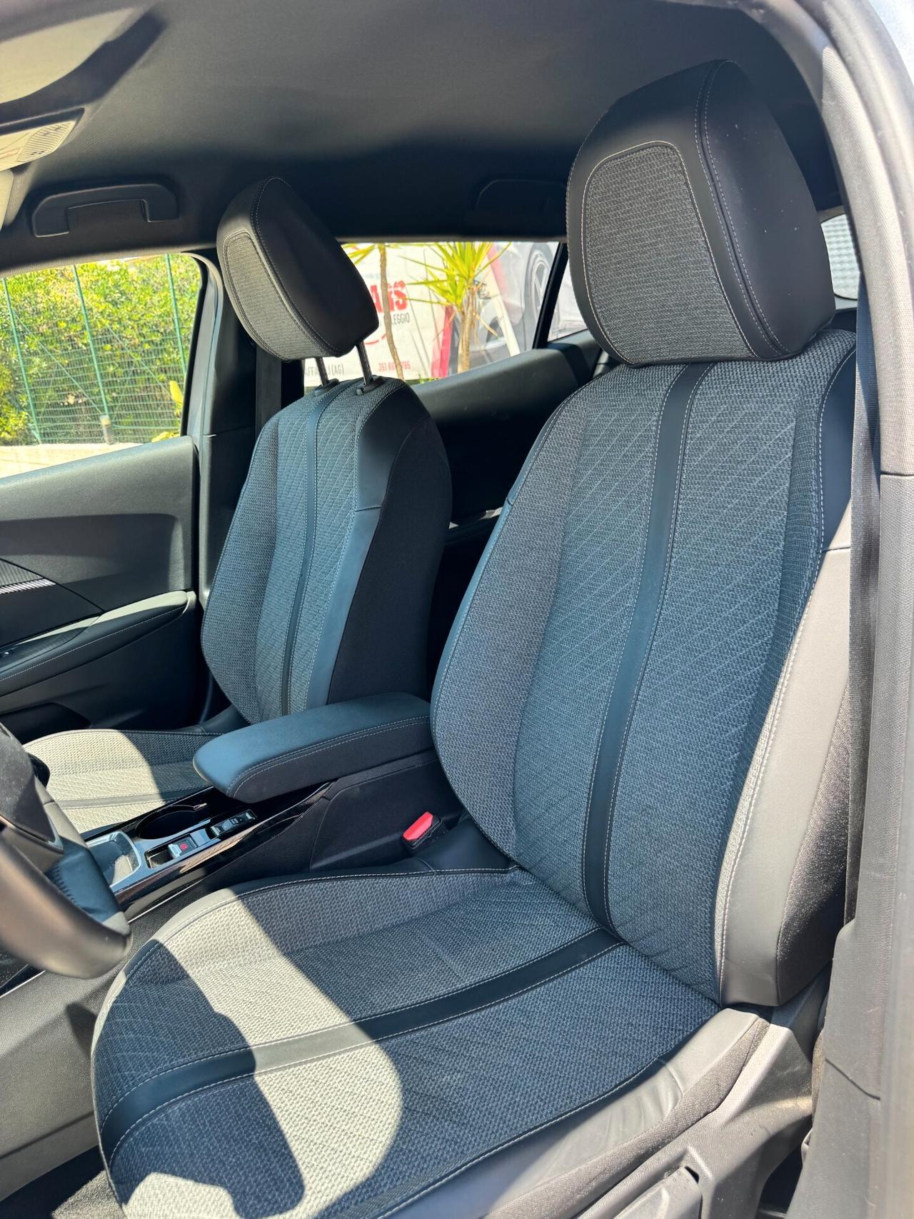 Peugeot 2008 PureTech 100 S&S Allure